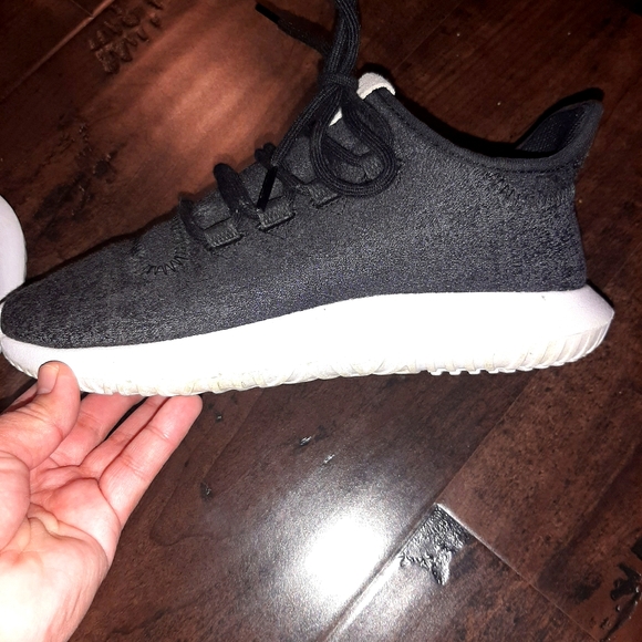 Adidas shoes - Picture 1 of 3